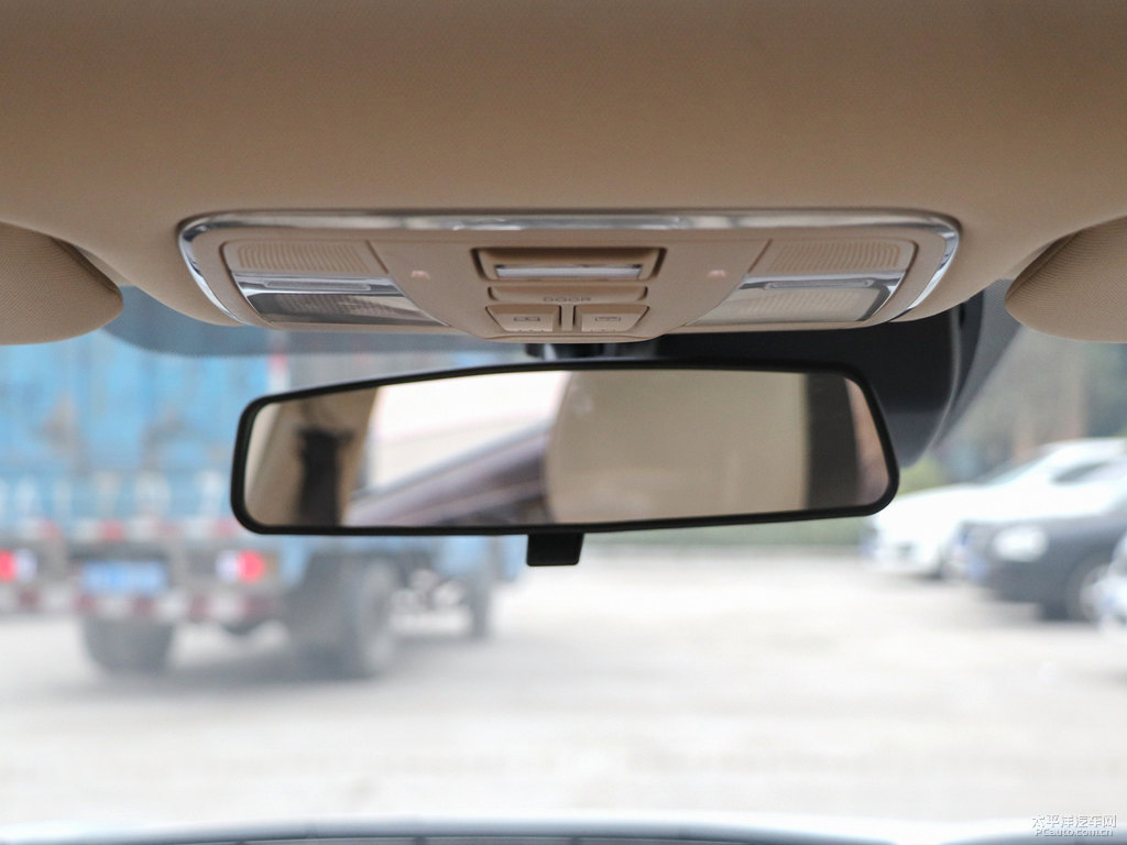 月光白睿騁CC車廂內(nèi)飾圖片