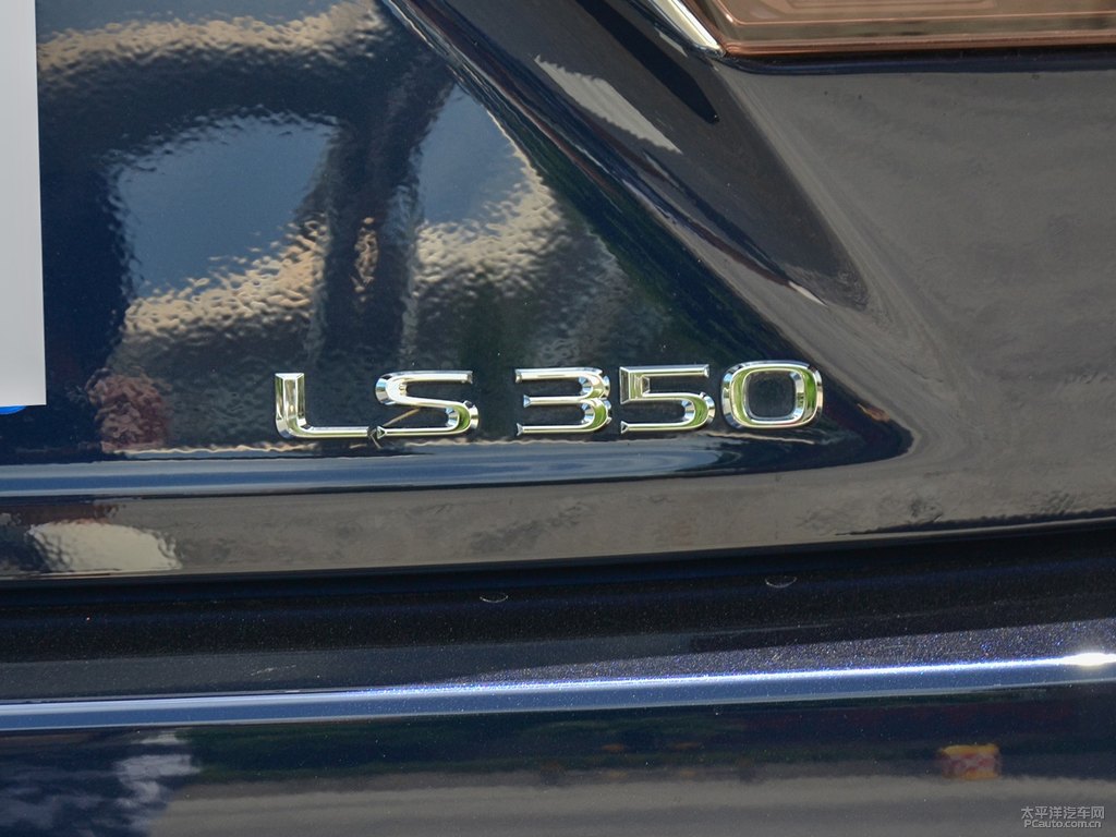 寶石藍(lán)雷克薩斯LS車尾外觀圖片