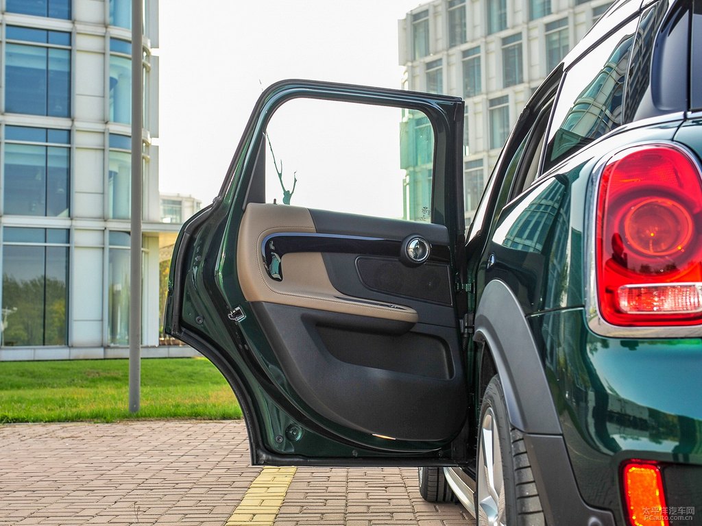 ӢGMINI COUNTRYMAN܇(ni)DƬ