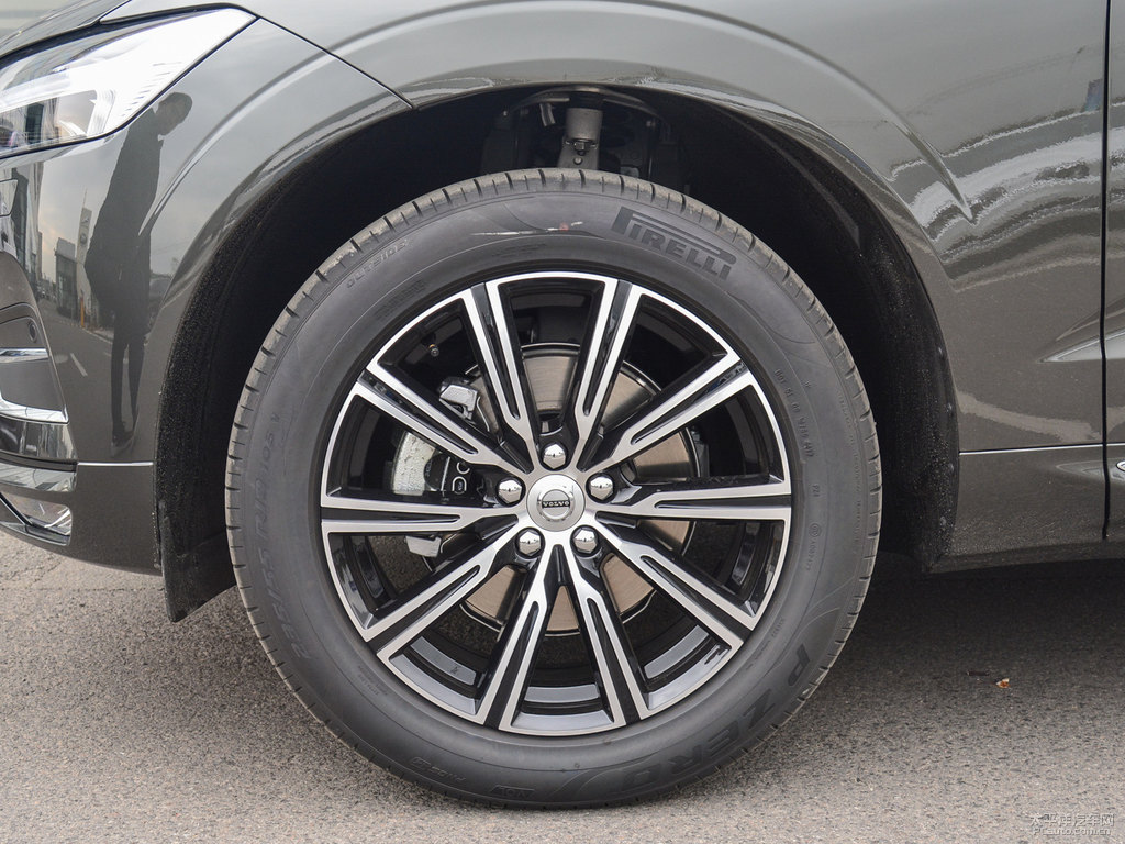 松林灰沃爾沃XC60車身外觀圖片