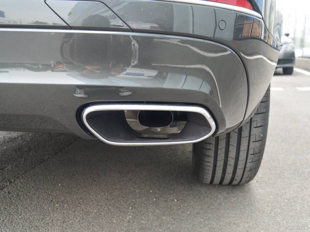 松林灰沃爾沃XC60車尾外觀圖片