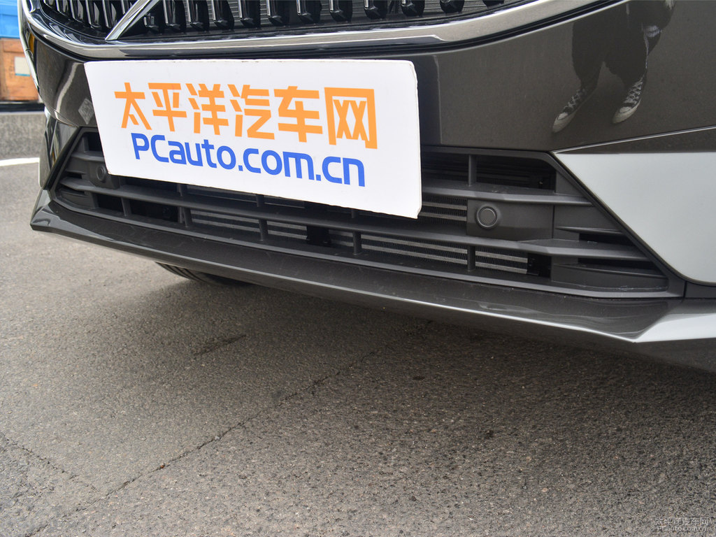 松林灰沃爾沃XC60車頭外觀圖片