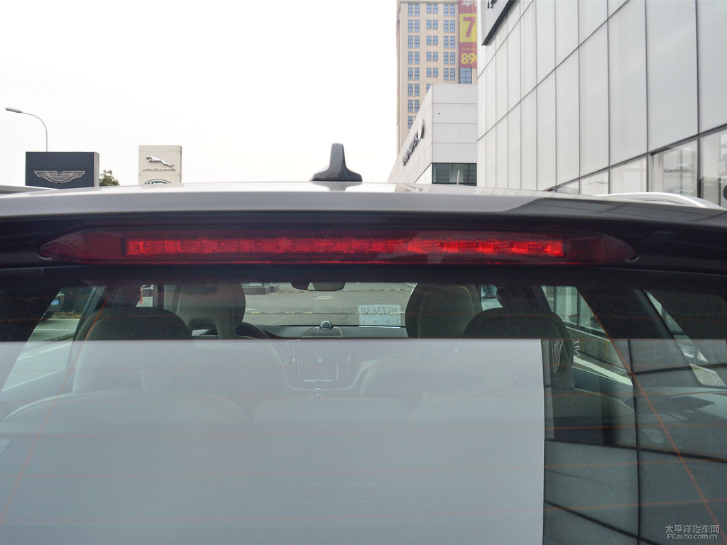松林灰沃爾沃XC60車尾外觀圖片