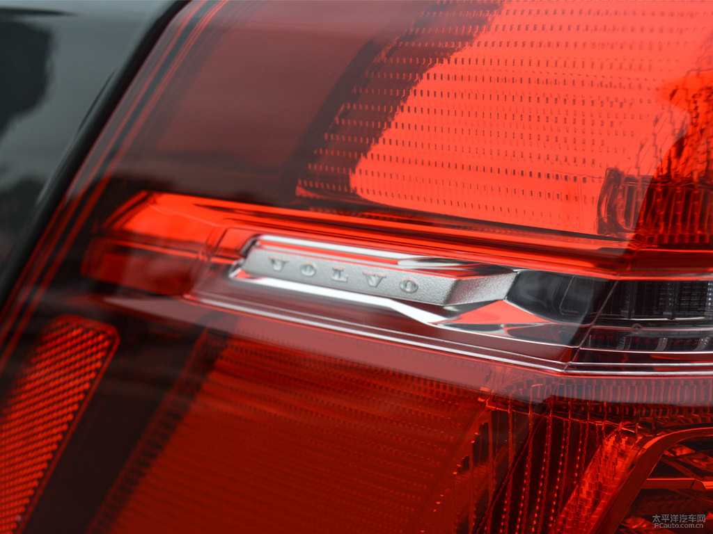 松林灰沃爾沃XC60車尾外觀圖片