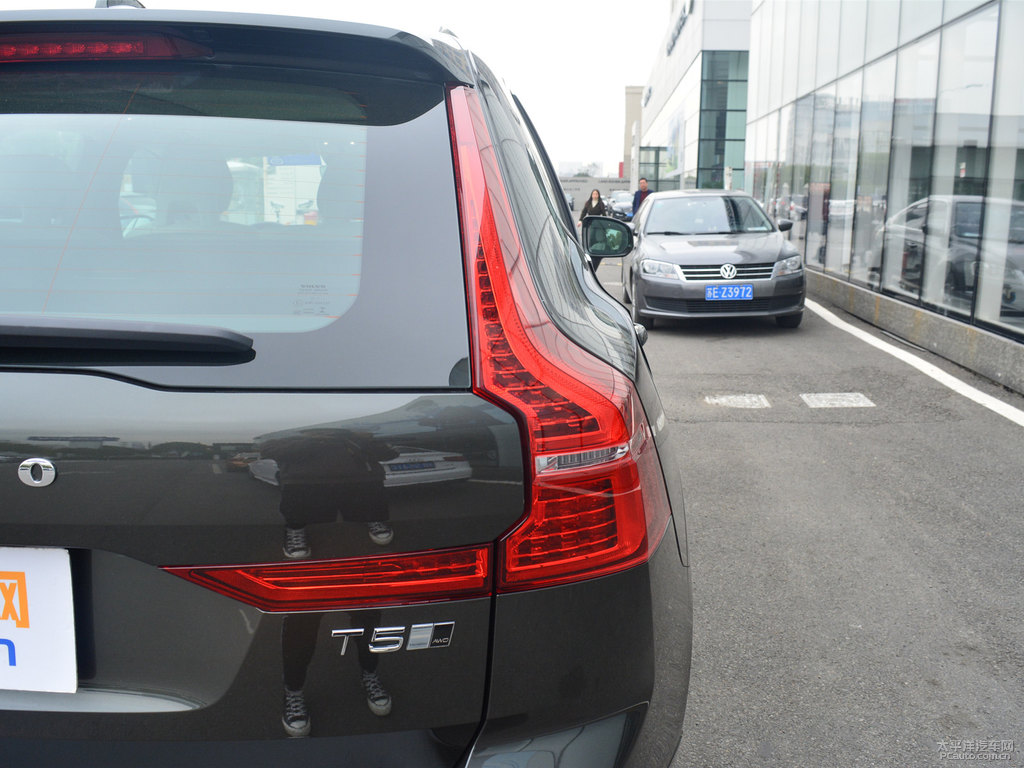 松林灰沃爾沃XC60車尾外觀圖片