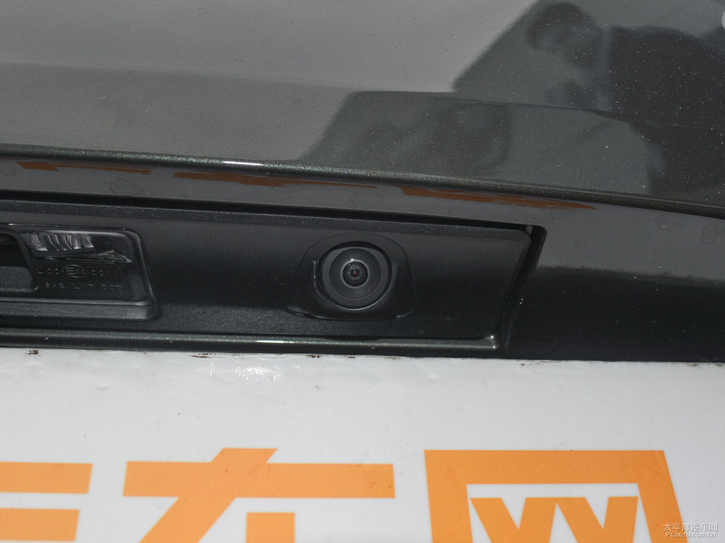 松林灰沃爾沃XC60車尾外觀圖片