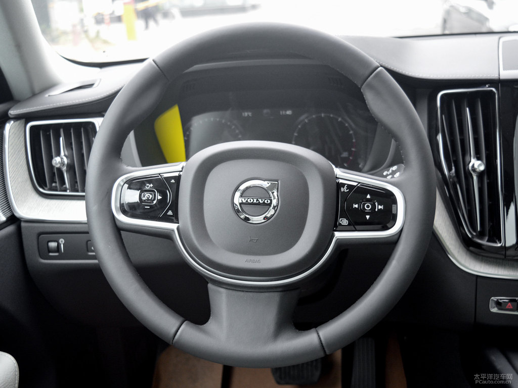 松林灰沃爾沃XC60中控內(nèi)飾圖片