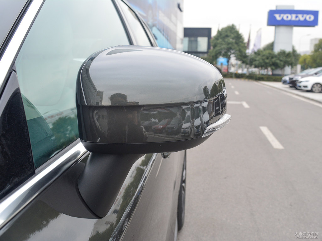 松林灰沃爾沃XC60車身外觀圖片