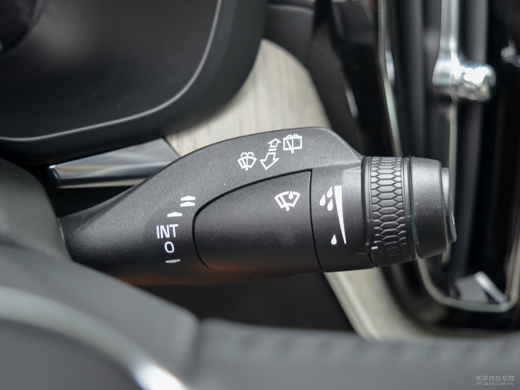 松林灰沃爾沃XC60中控內(nèi)飾圖片
