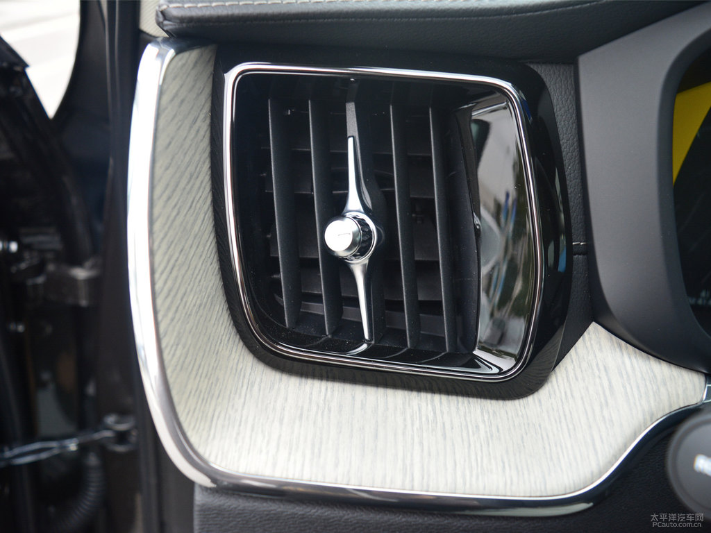 松林灰沃爾沃XC60中控內(nèi)飾圖片