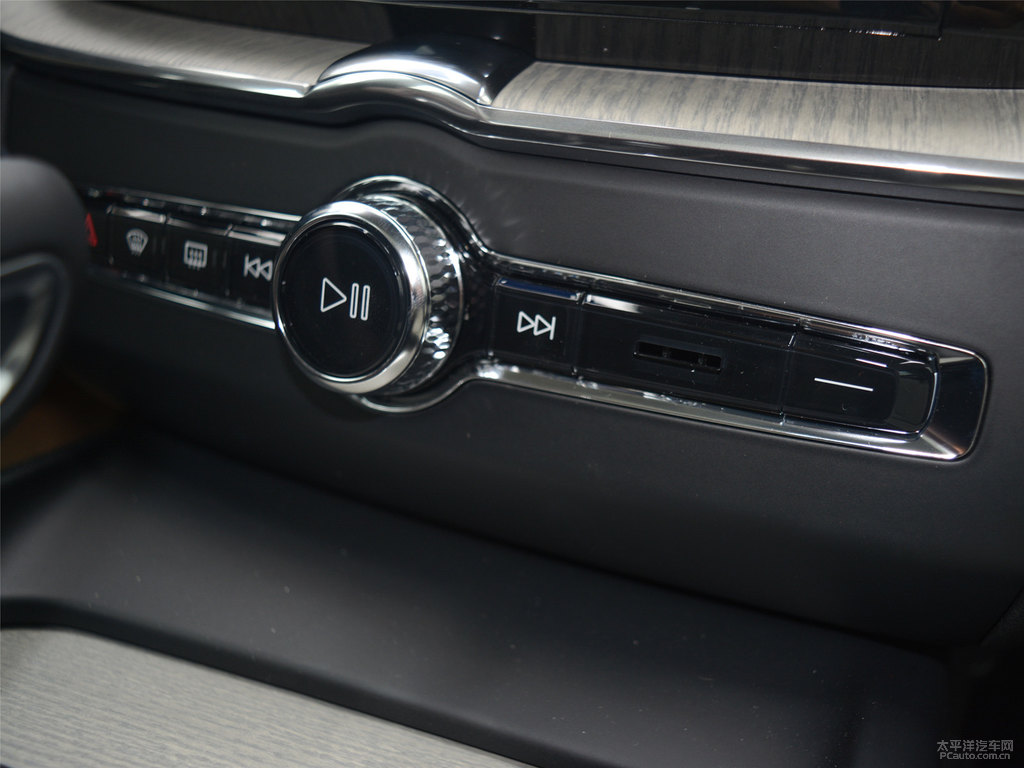 松林灰沃爾沃XC60中控內(nèi)飾圖片