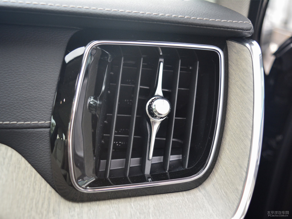 松林灰沃爾沃XC60中控內(nèi)飾圖片