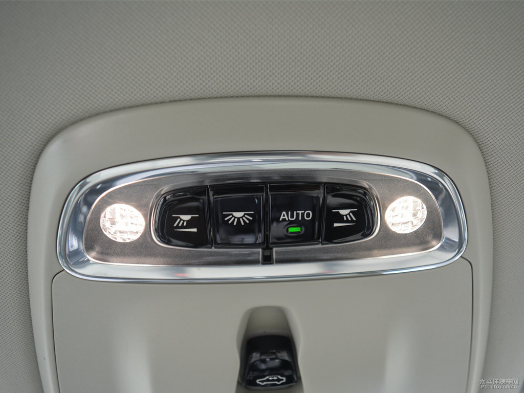 松林灰沃爾沃XC60車廂內(nèi)飾圖片