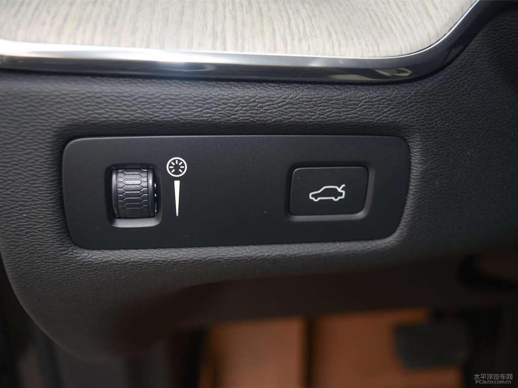 松林灰沃爾沃XC60中控內(nèi)飾圖片