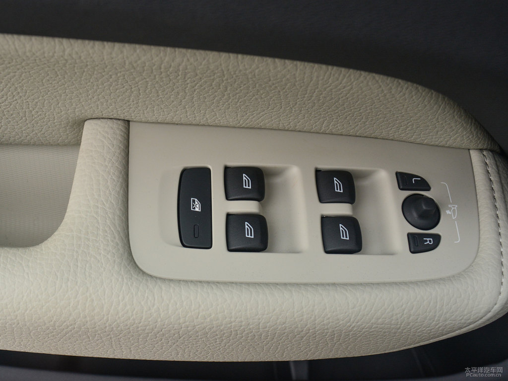 松林灰沃爾沃XC60車廂內(nèi)飾圖片