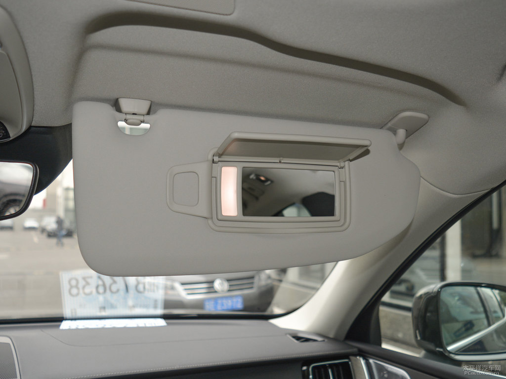松林灰沃爾沃XC60車廂內(nèi)飾圖片