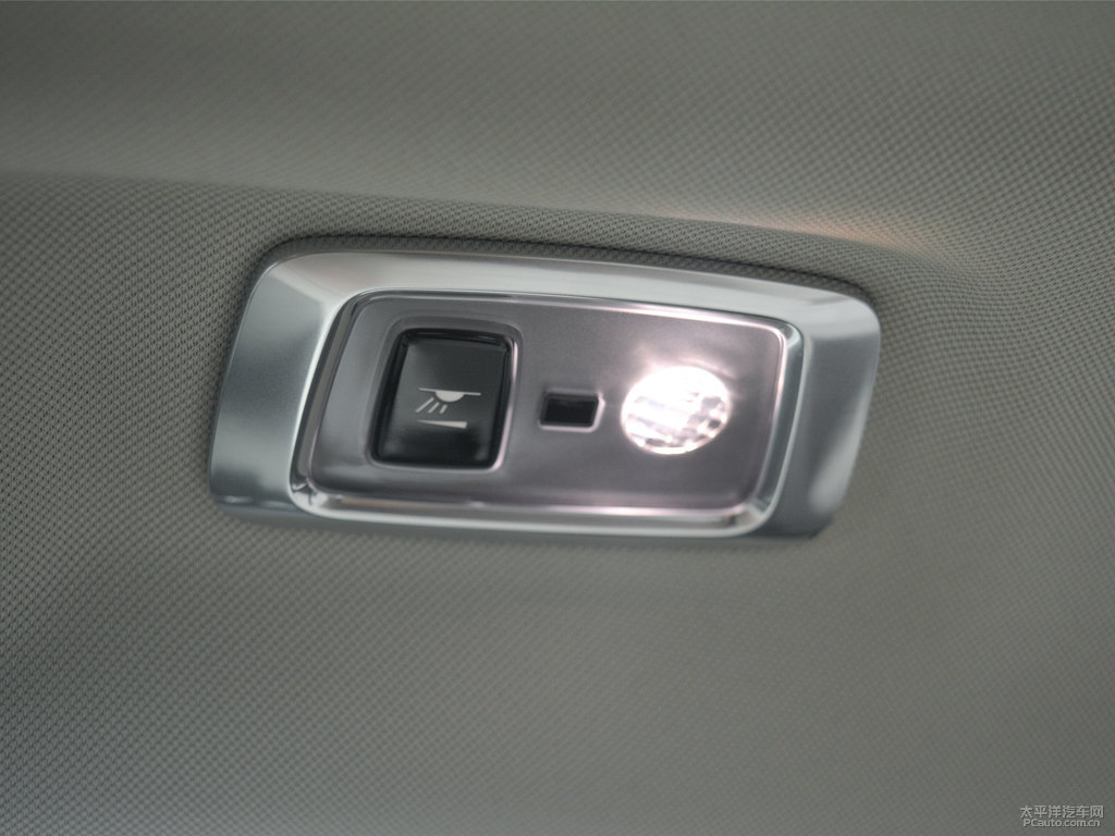 松林灰沃爾沃XC60車(chē)廂內(nèi)飾圖片