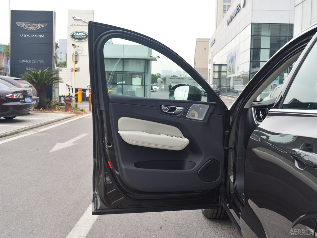 松林灰沃爾沃XC60車廂內(nèi)飾圖片