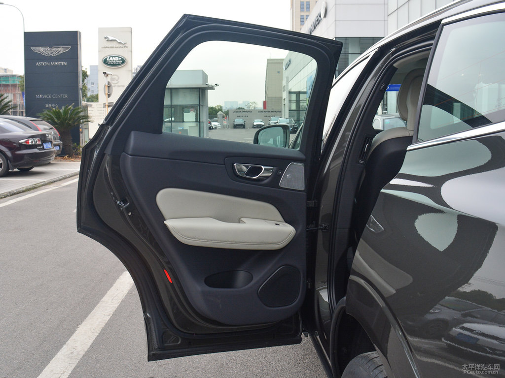 松林灰沃爾沃XC60車廂內(nèi)飾圖片