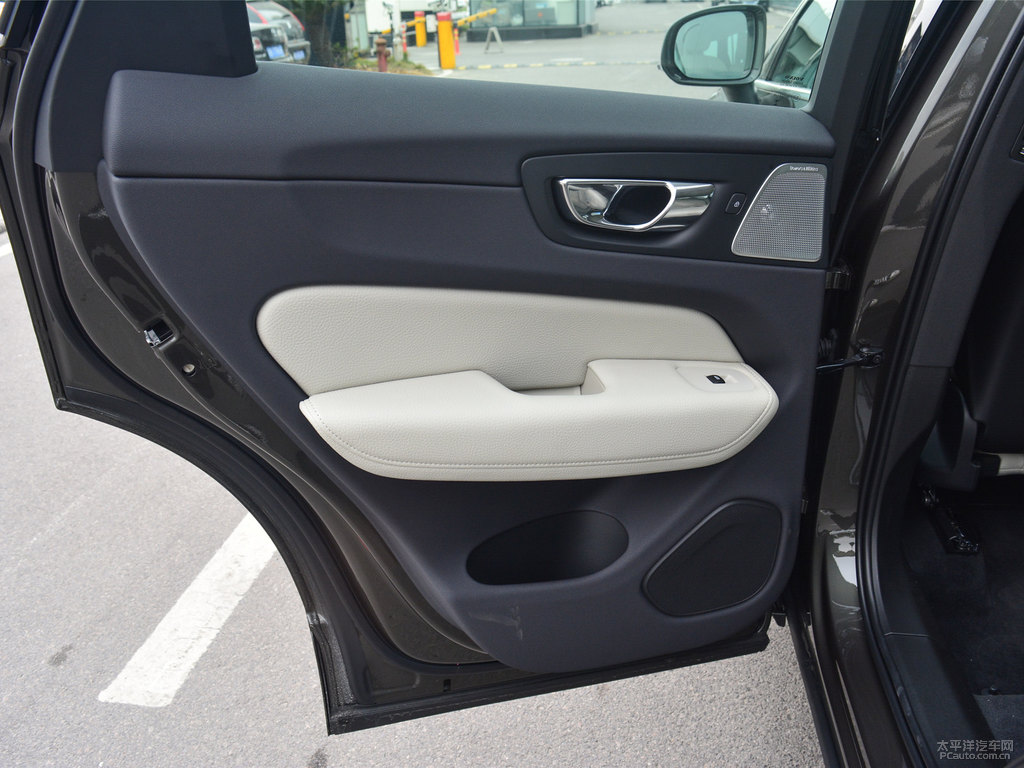 松林灰沃爾沃XC60車廂內(nèi)飾圖片
