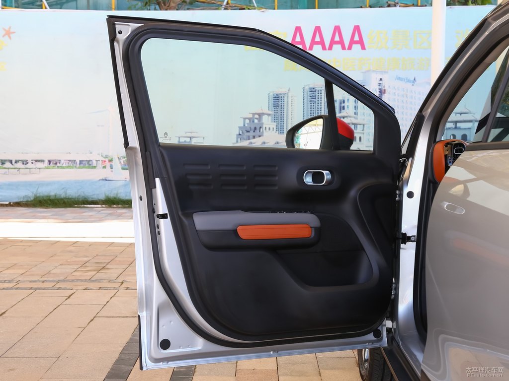 水晶銀云逸 C4 AIRCROSS車廂內飾圖片
