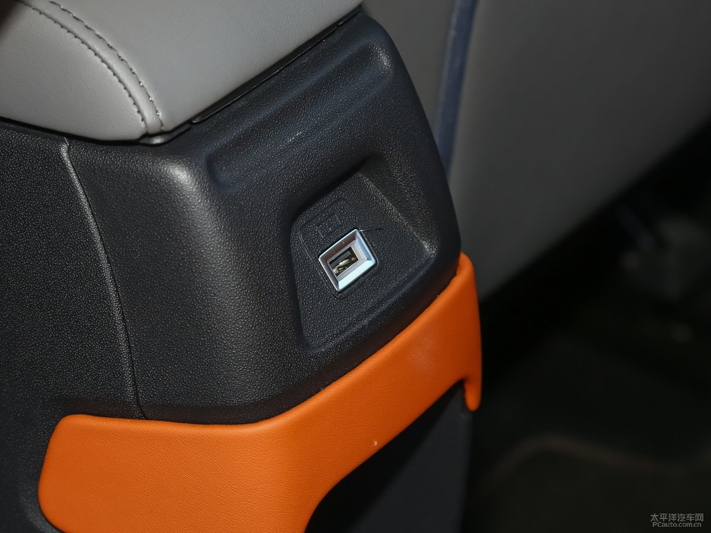 水晶銀云逸 C4 AIRCROSS座椅內(nèi)飾圖片