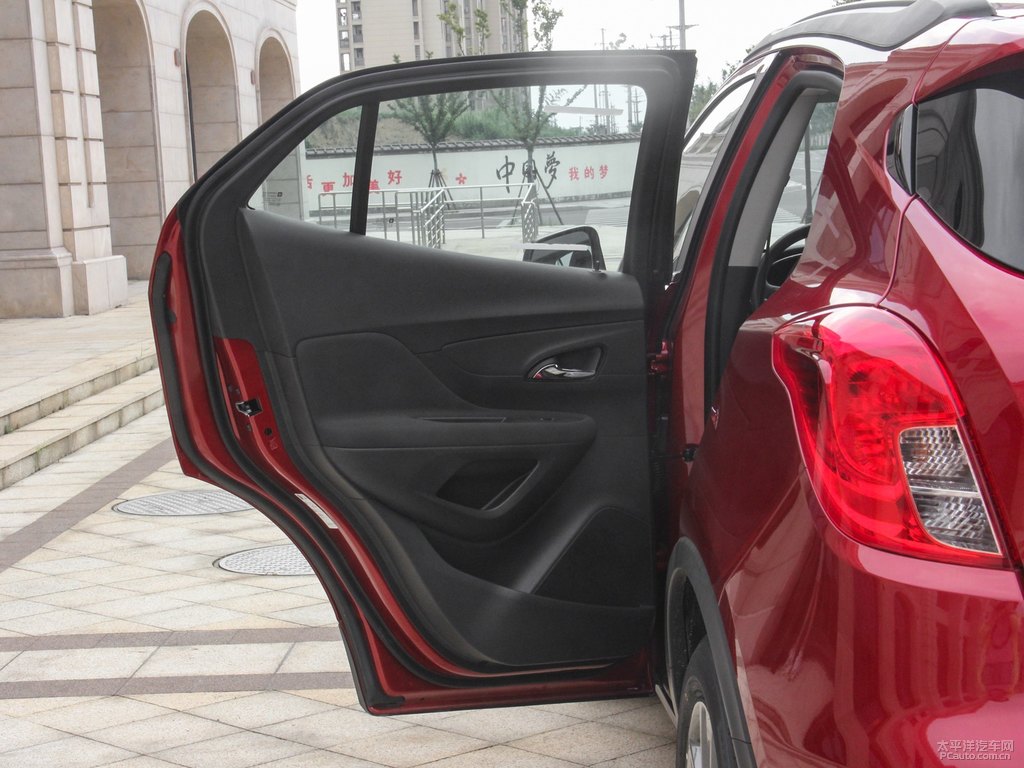 瑪瑙紅昂科拉車廂內飾圖片