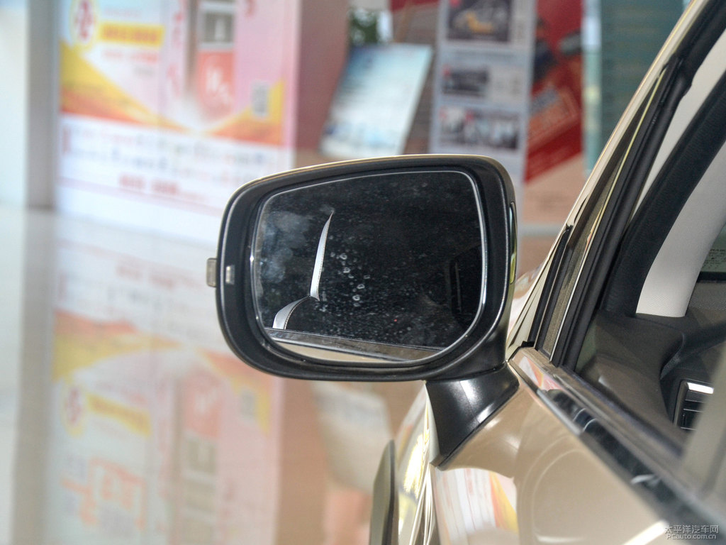 水晶珠光白斯巴魯XV車身外觀圖片