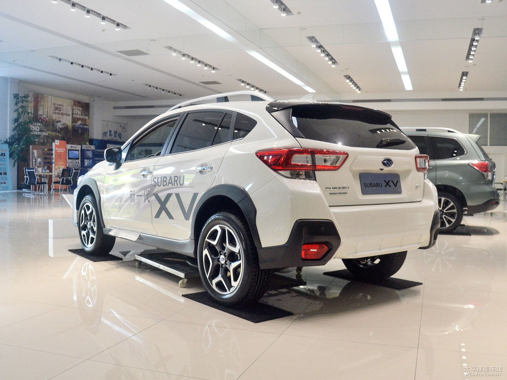 水晶珠光白斯巴魯XV整車(chē)外觀外觀圖片