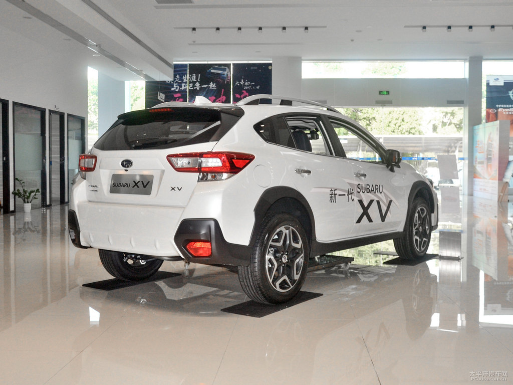 水晶珠光白斯巴魯XV整車(chē)外觀(guān)外觀(guān)圖片