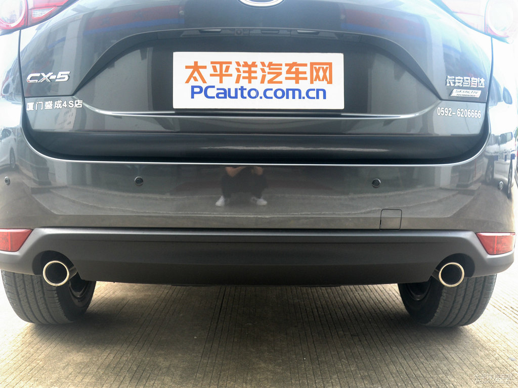 鉑鋼灰馬自達(dá)CX-5車尾外觀圖片