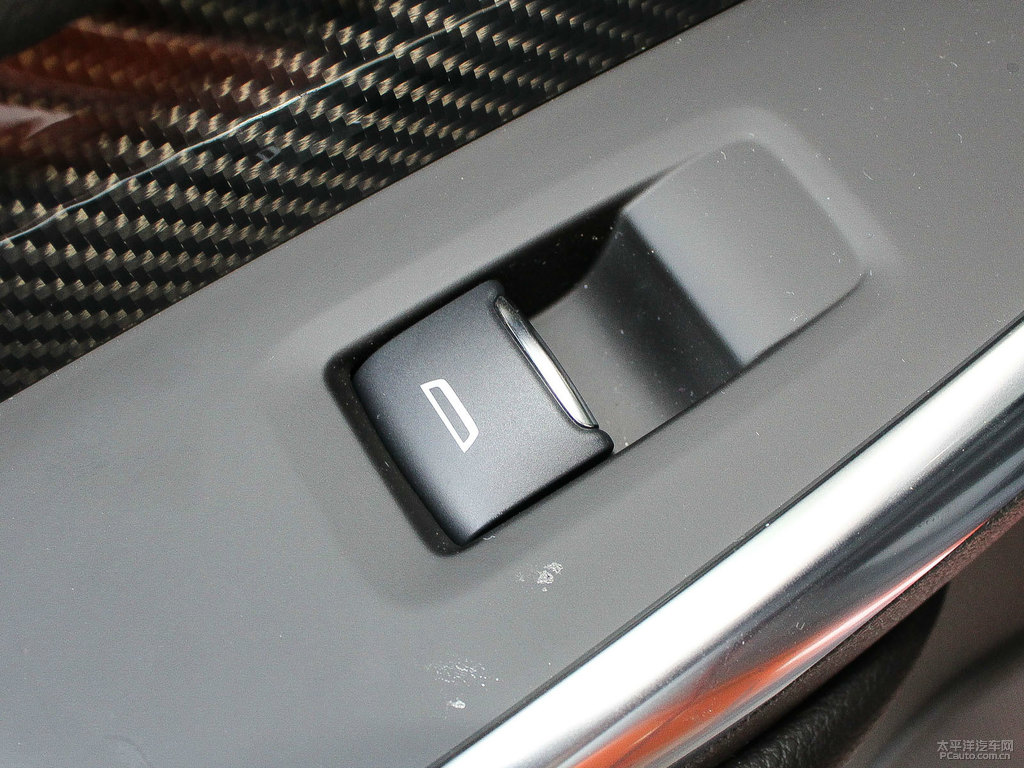 栗彤凱迪拉克XT4車廂內飾圖片