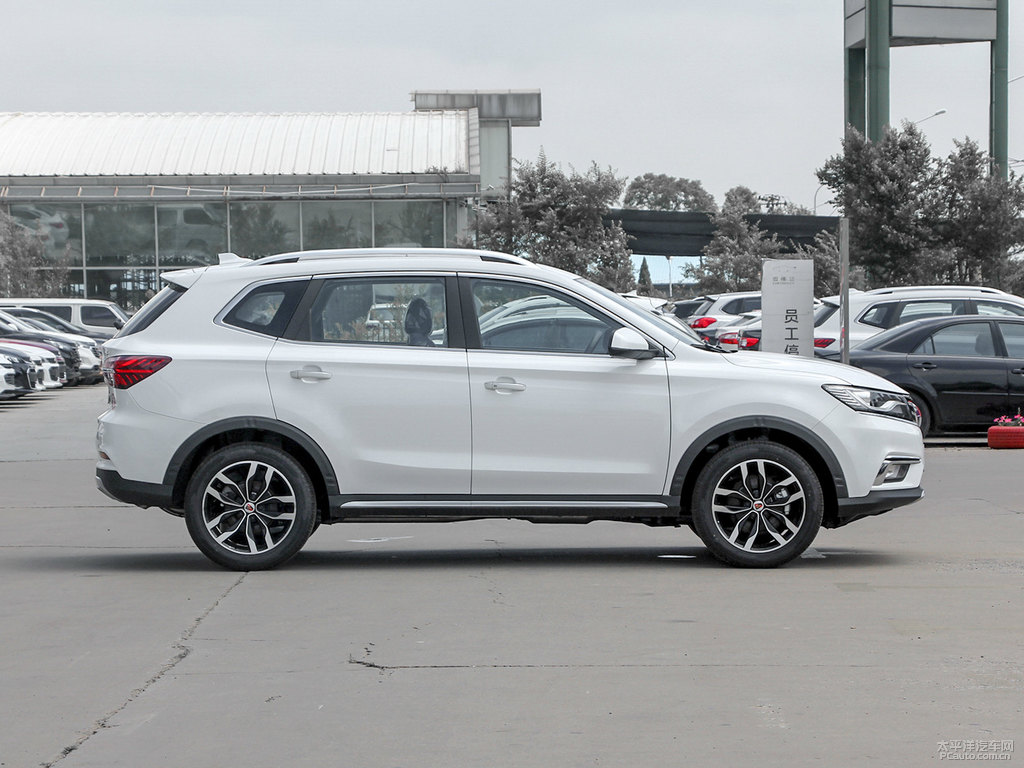 典雅白榮威RX5整車外觀外觀圖片