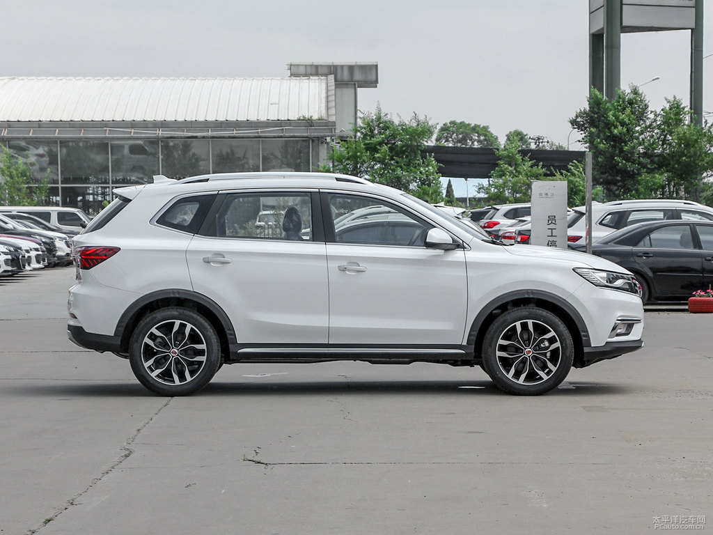 典雅白榮威RX5整車外觀外觀圖片
