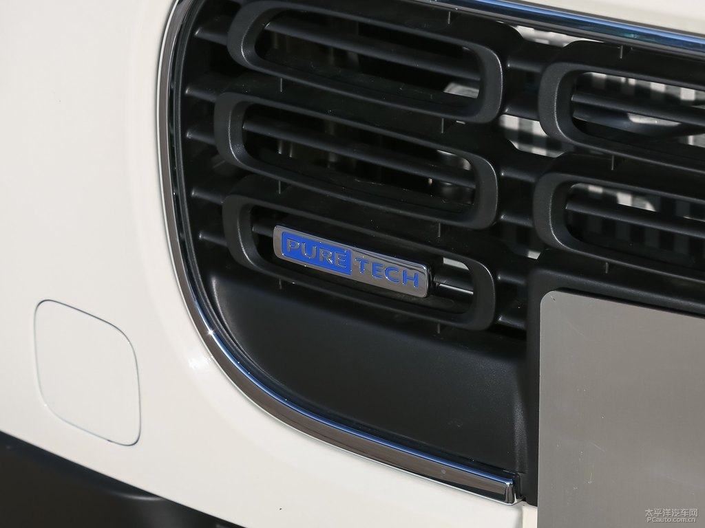 白色云逸 C4 AIRCROSS車頭外觀圖片