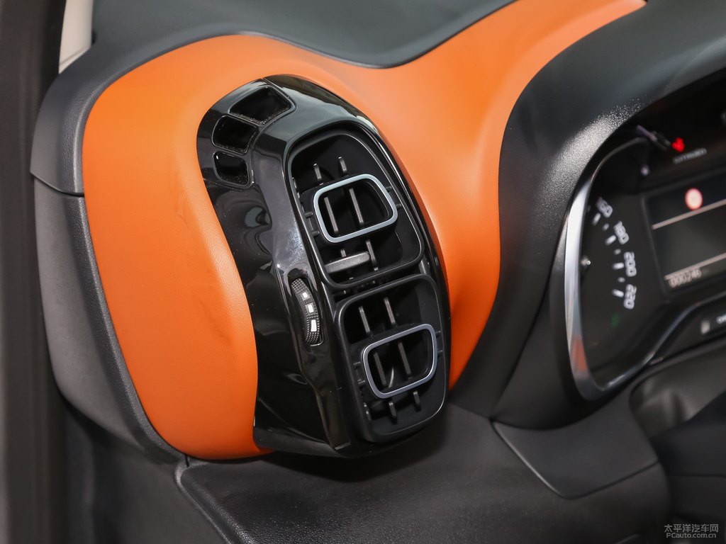 白色云逸 C4 AIRCROSS中控內(nèi)飾圖片