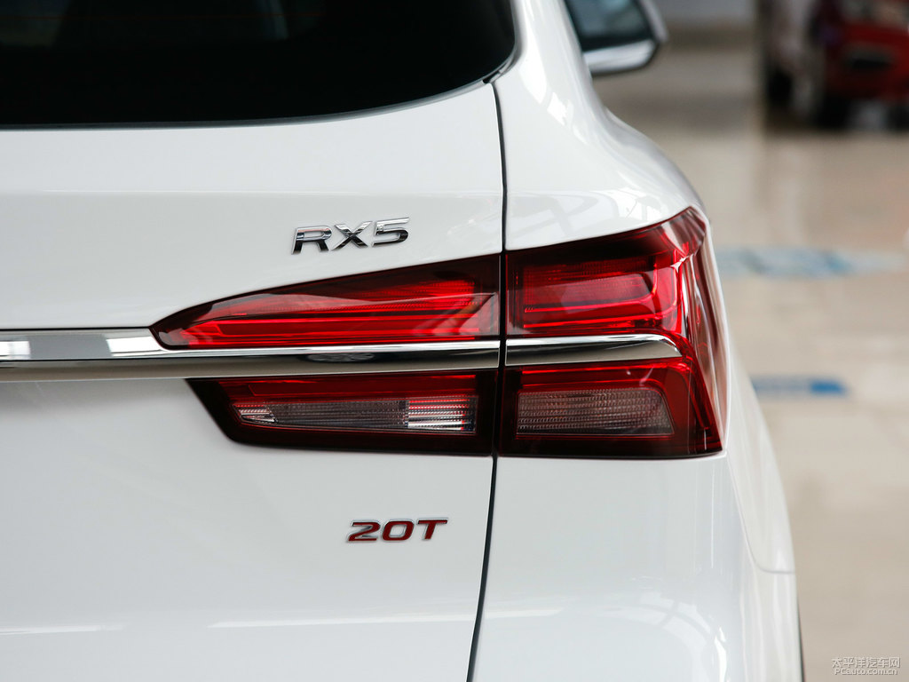 典雅白榮威RX5車(chē)尾外觀圖片