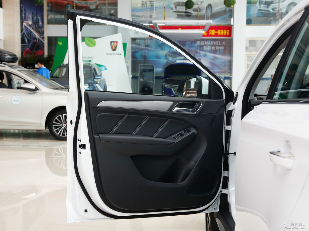 典雅白榮威RX5車廂內(nèi)飾圖片