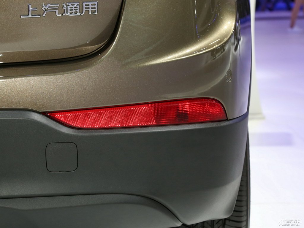 托帕石棕昂科威車尾外觀圖片