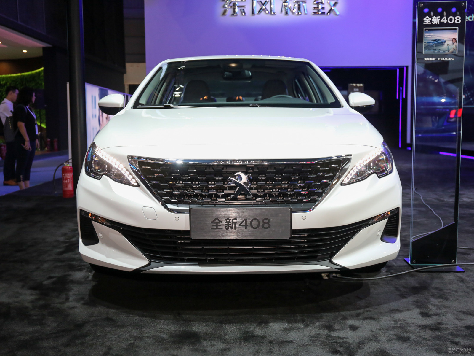 標(biāo)致408外觀高清大圖