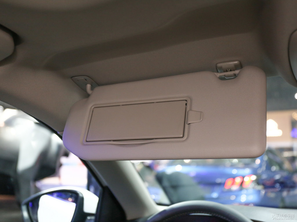珠光白標致408車廂內飾圖片