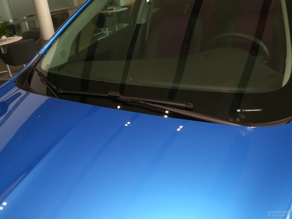 電光藍(lán)昂科拉車身外觀圖片
