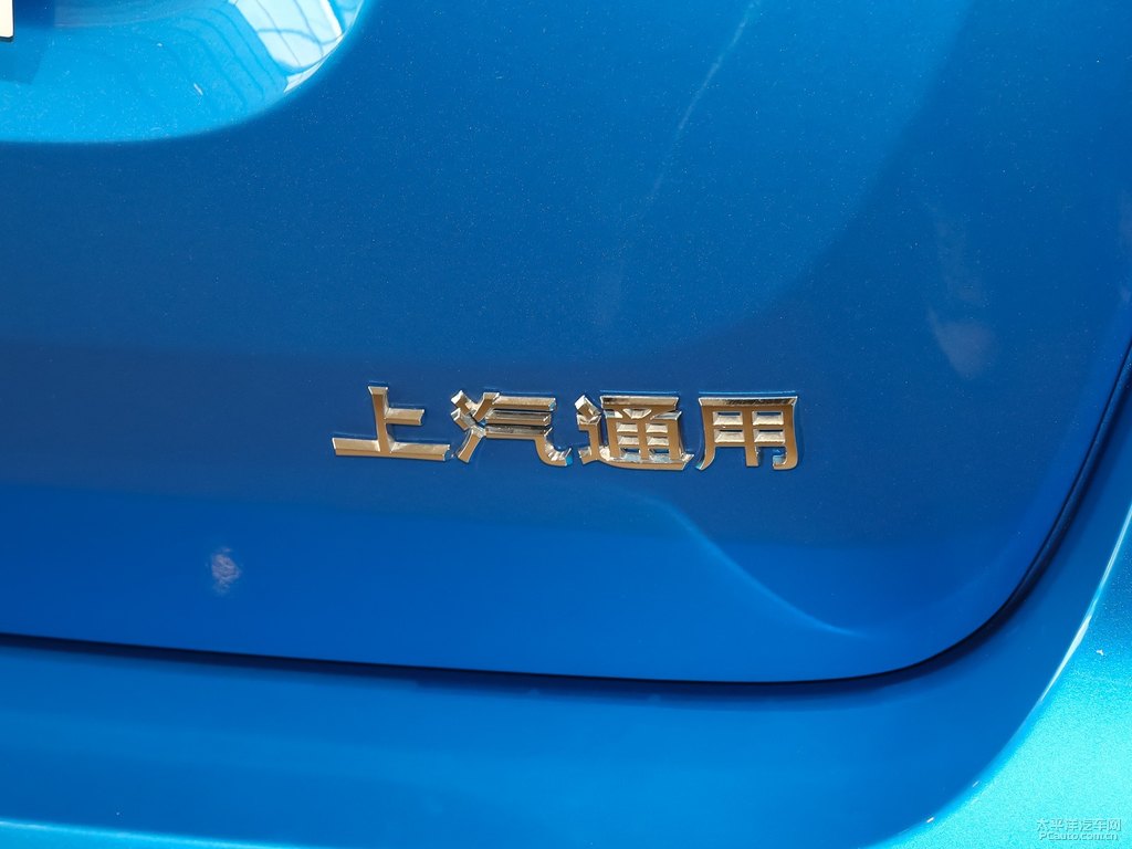 電光藍昂科拉車尾外觀圖片
