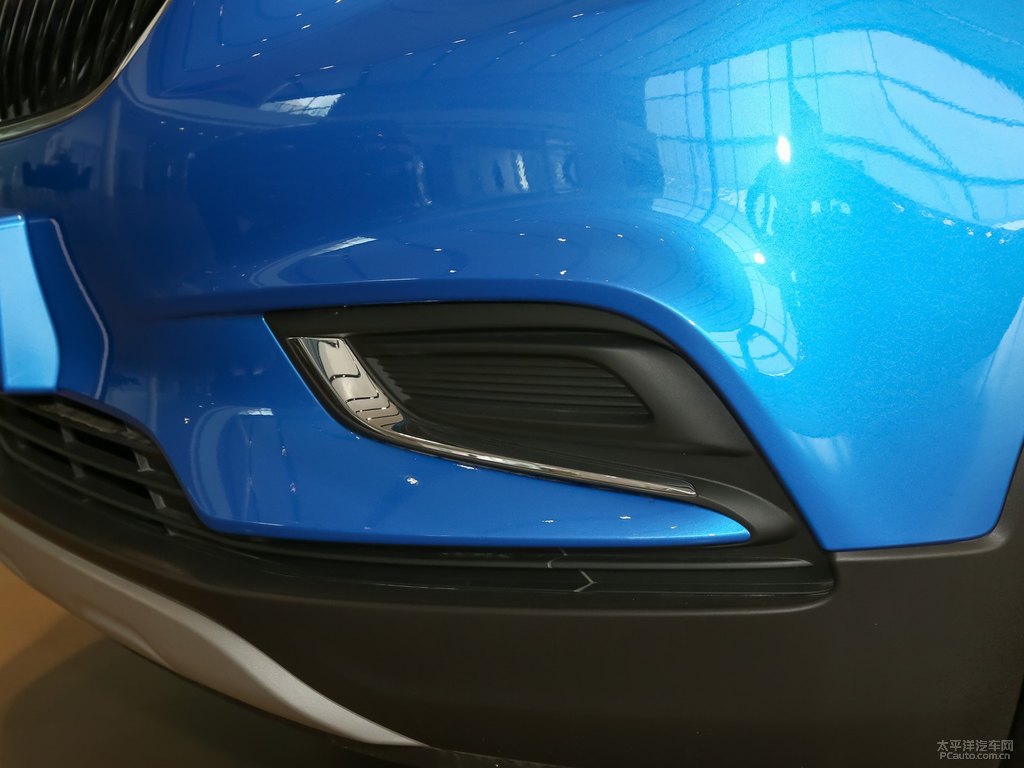 電光藍(lán)昂科拉車(chē)頭外觀圖片