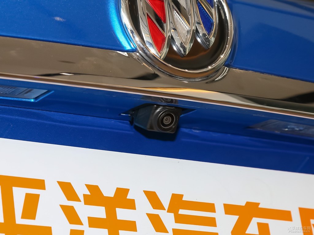 電光藍(lán)昂科拉車尾外觀圖片