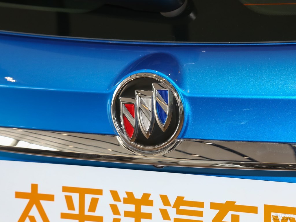 電光藍(lán)昂科拉車尾外觀圖片