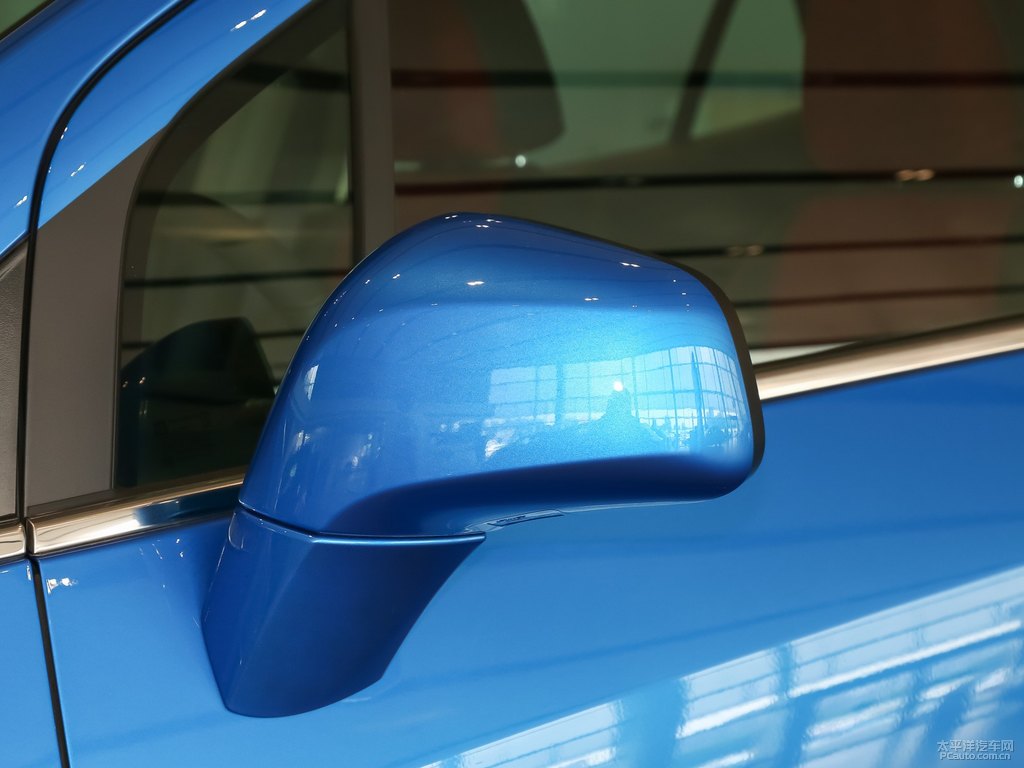 電光藍(lán)昂科拉車身外觀圖片