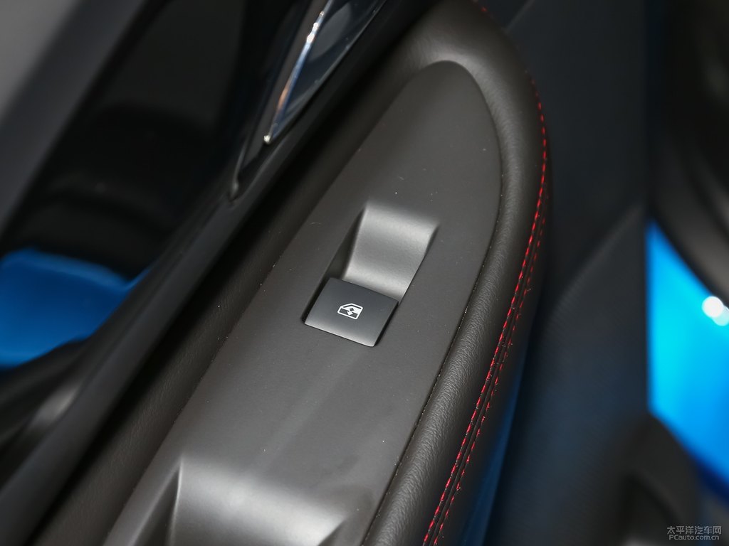 電光藍昂科拉車廂內(nèi)飾圖片