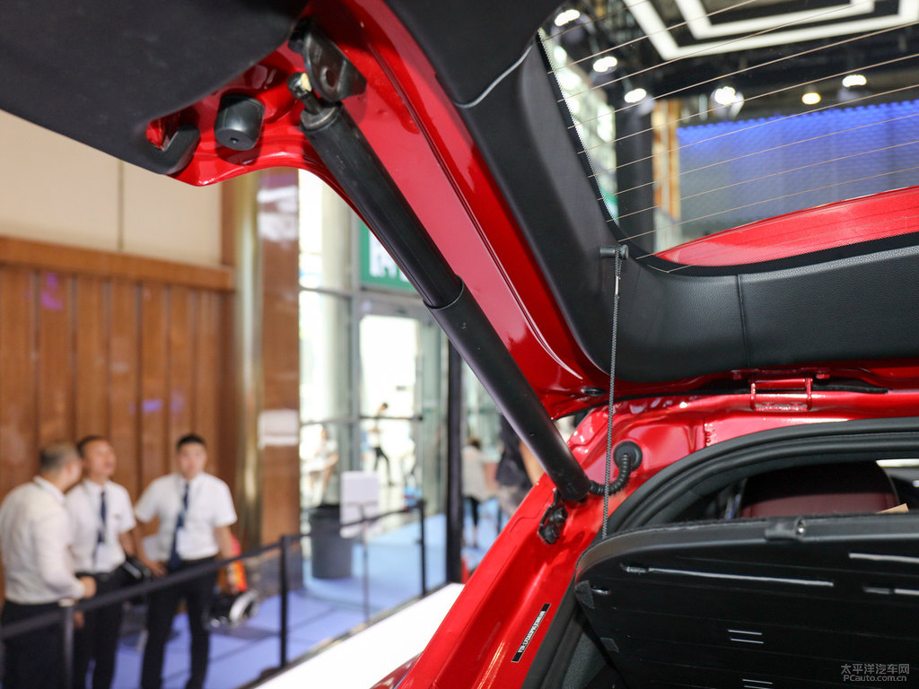 炫晶紅風光ix5后備廂空間圖片