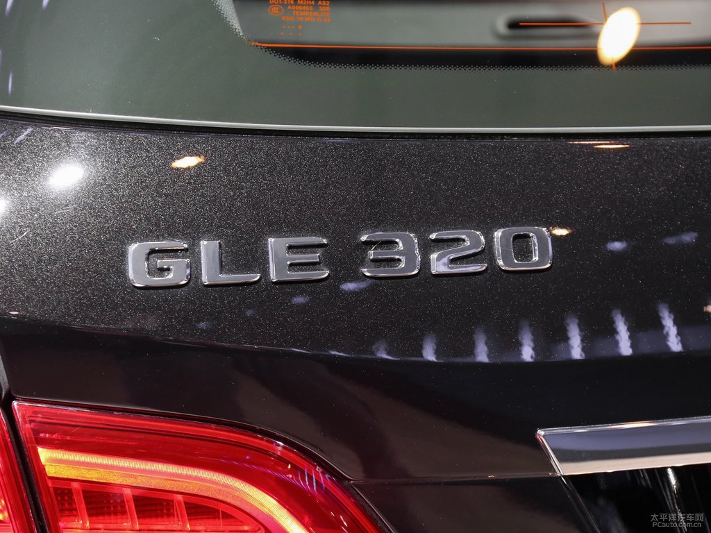 曜巖黑奔馳GLE車尾外觀圖片